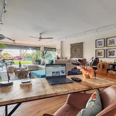 Barcelona's Tropical Oasis Villa