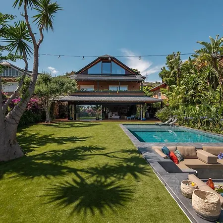 Barcelona's Tropical Oasis Villa *